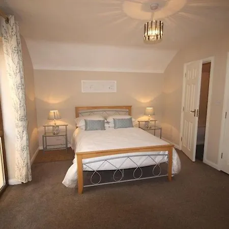 2 Court Clifden